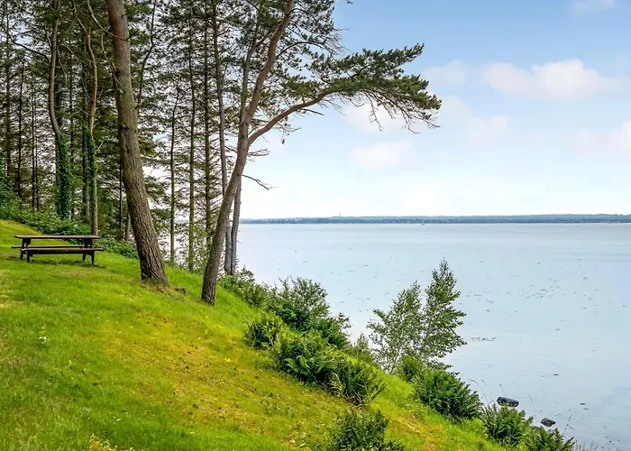 Three-bedroom In Holiday home *